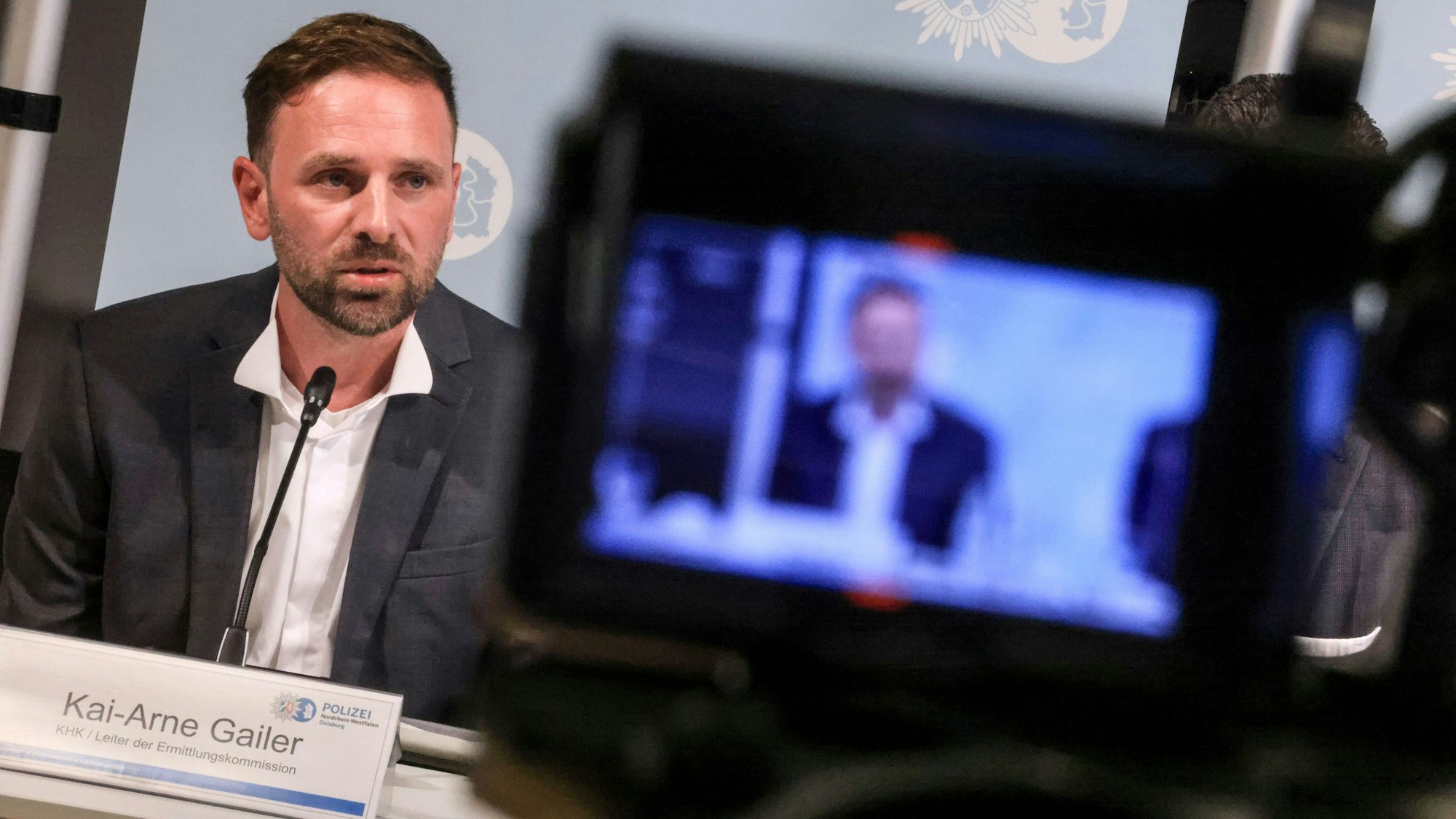 Kai-Arne Gailer, Leiter der Ermittlungskommission bei der Ansprechstelle Cybercrime (ZAC), spricht auf einer Pressekonferenz.