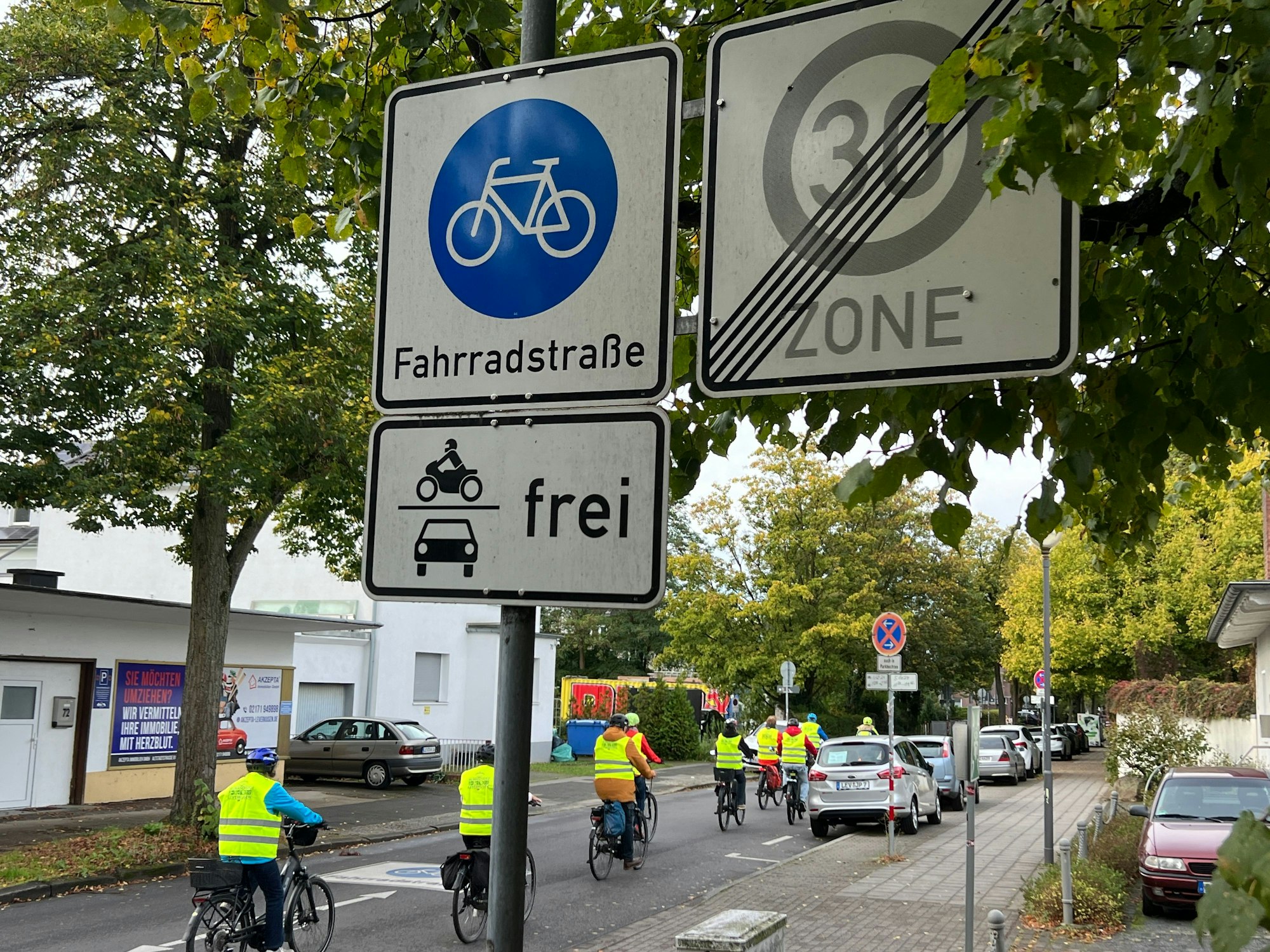 Fahrradstraße mit Beschilderung