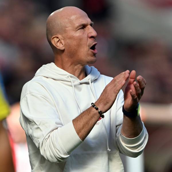 Kölns Trainer Gerhard Struber treibt seine Mannschaft an.