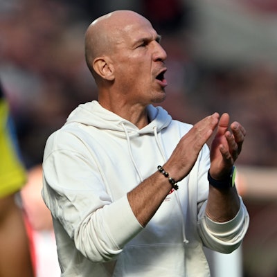 Kölns Trainer Gerhard Struber treibt seine Mannschaft an.