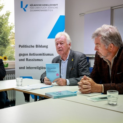 Pressegespräch der Kölnischen Gesellschaft für Christlich-Jüdische Zusammenarbeit e.V. zum Thema ‚Bildungsarbeit gegen Antisemitismus‘. Im Bild v.r. Dr. Marcus Meier, Prof. Dr. Jürgen Wilhelm und Klaus Roth.