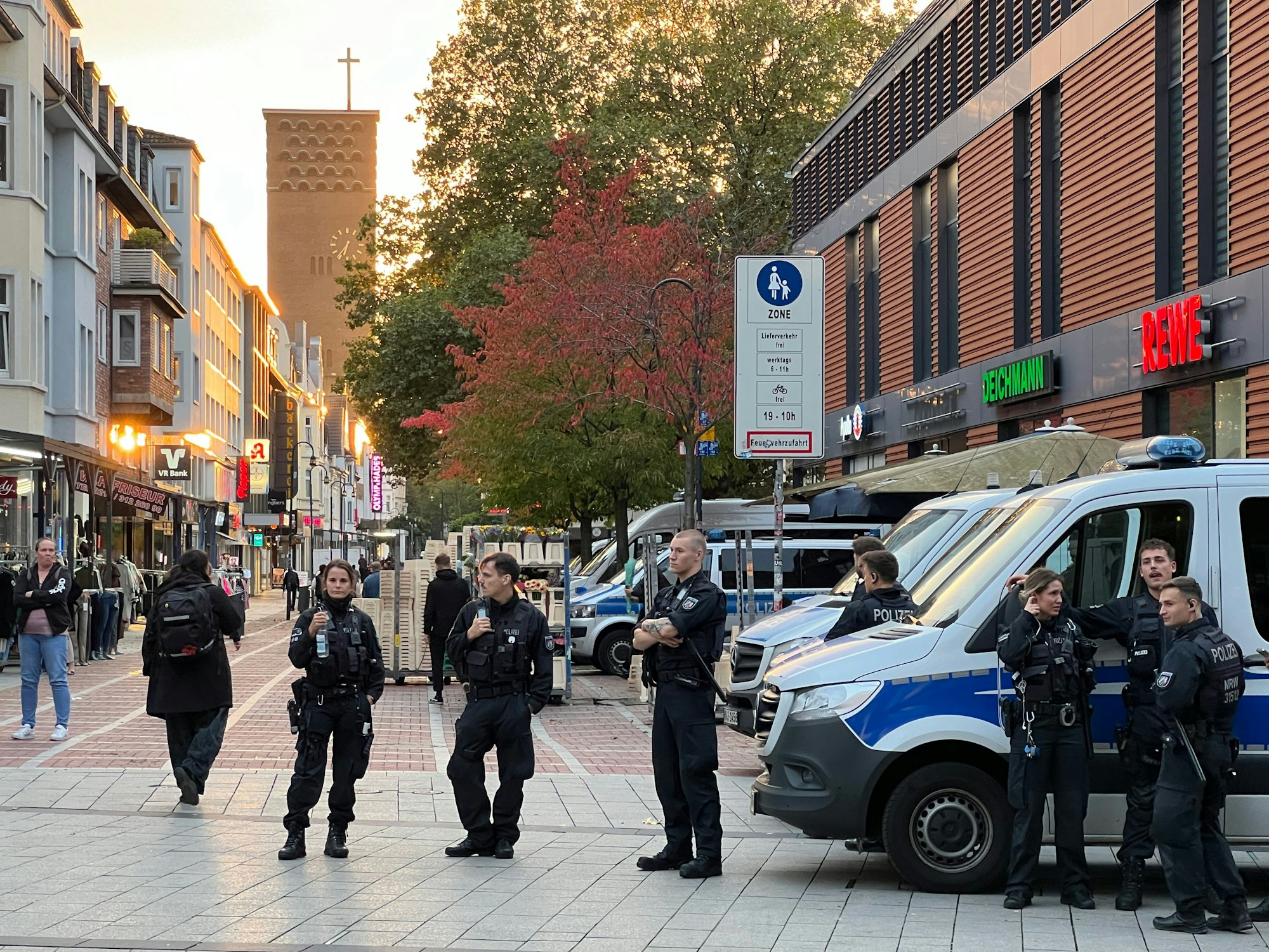 Die Polizei hatte nicht viel zu tun, sie sorgte für ein gutes Sicherheitsgefühl bei den Teilnehmern der Mahnwache.