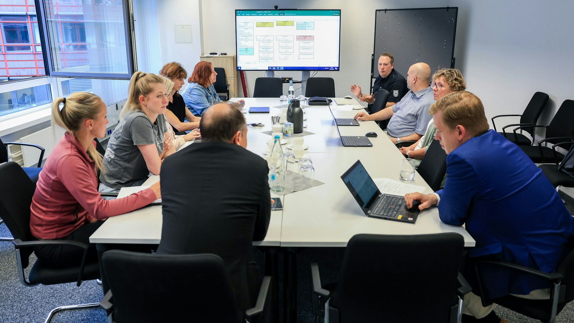 Die „Merheimer Runde“ im Stadthaus bereitete den Großeinsatz monatelang vor.
