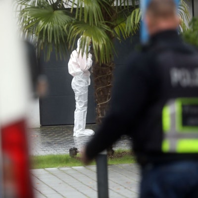 In einem Haus in Köln-Hahnwald wurde am Mittwoch (9. Oktober 2024) die Leiche des Eigentümers der Sonnenstudiokette „California Sun“ gefunden.