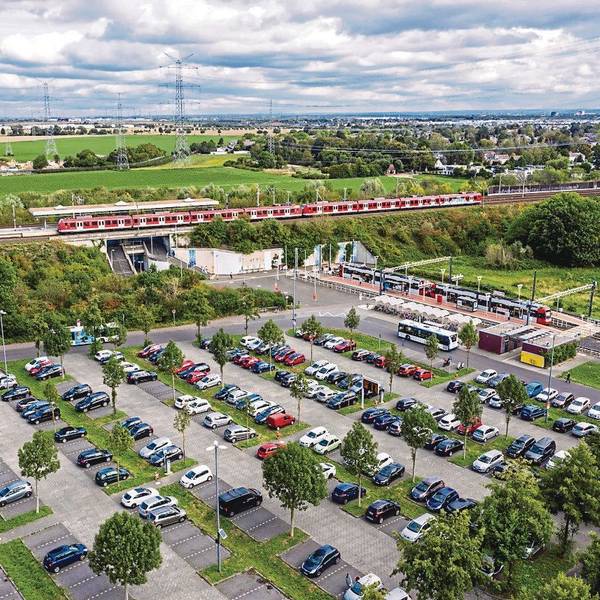 P+R-Anlage Weiden West Pendler Mobilität Anbindung Parkplatz Bus Strassenbahn Zug Köln Luftbild Drohnenfoto 29.08.2020 Foto: Uwe Weiser