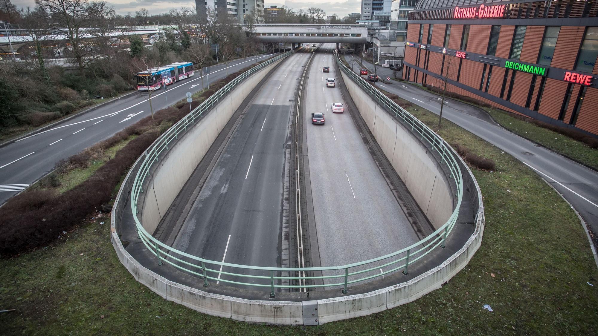 Wiesdorf: Europaring Bundesstraße 8 Kinopoliskreisel.