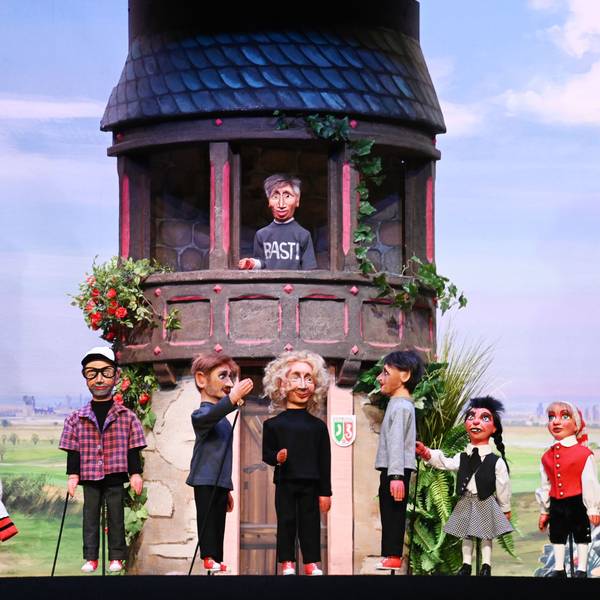 Das Bild zeigt ein Theaterstück für Kinder in Kooperation mit der Musikband Kasalla.