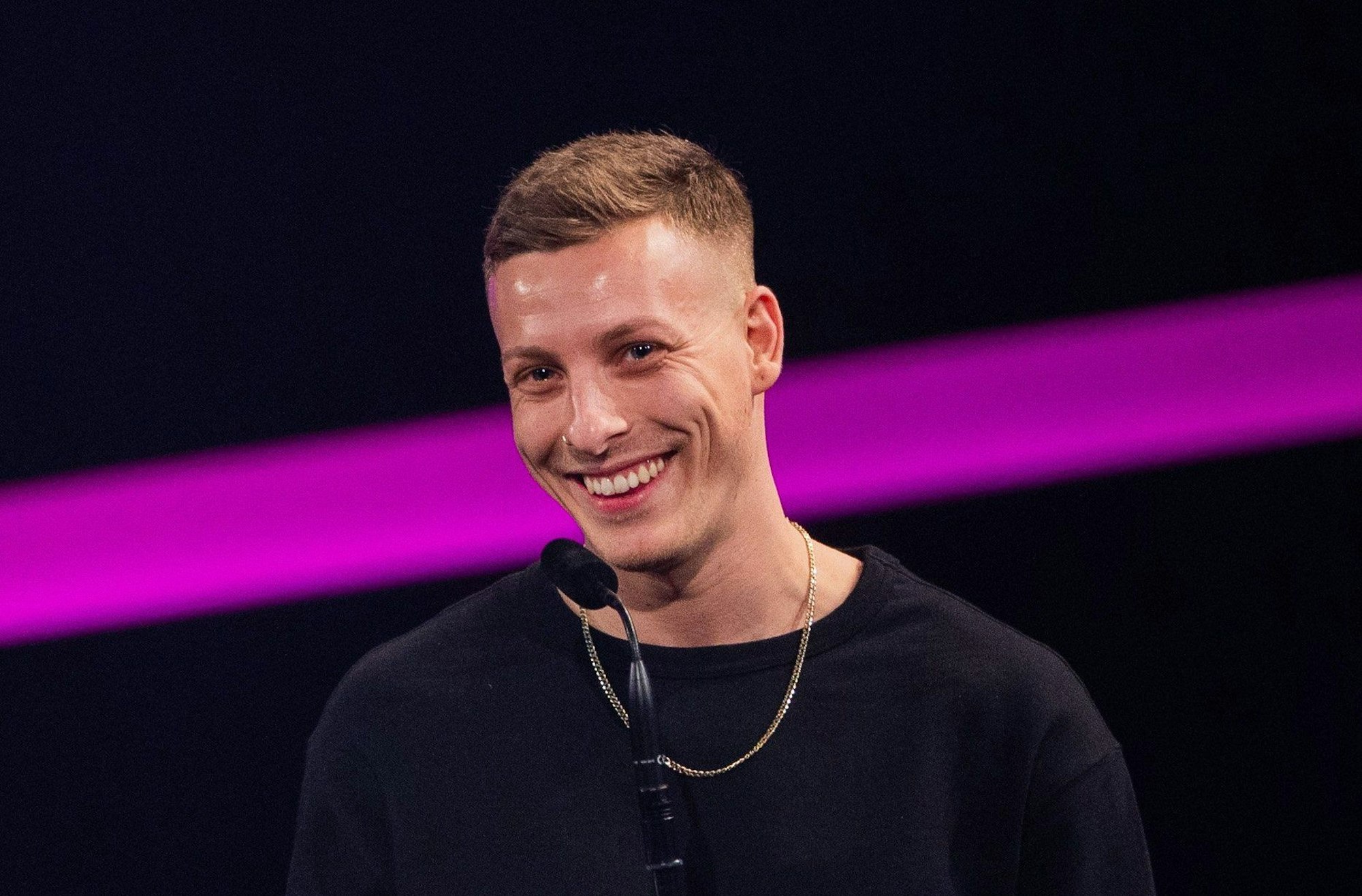 Felix Lobrecht kommt 2026 nach Köln. Karten für sein Programm können bereits jetzt erworben werden. (Archivbild)