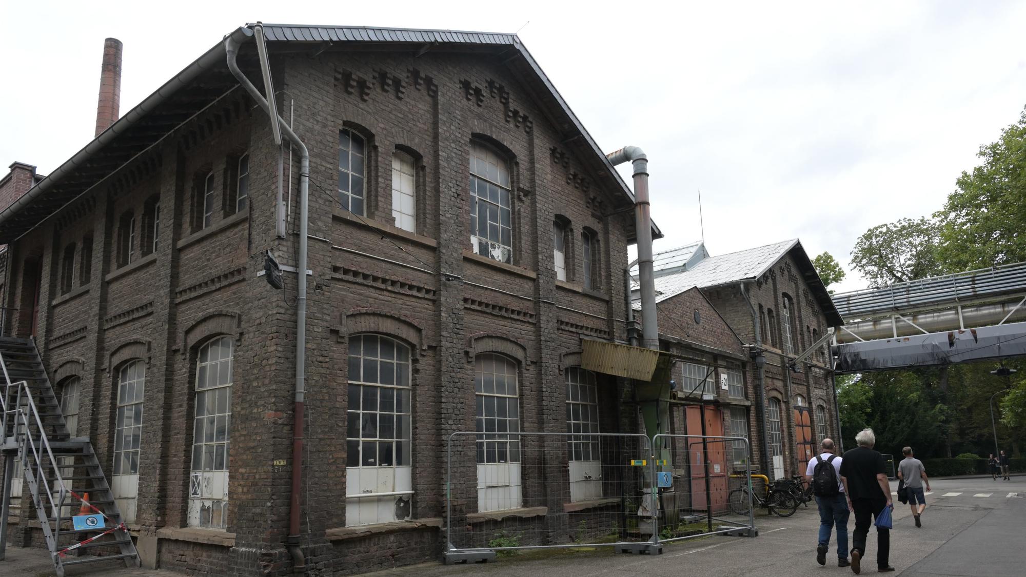 Auf dem Gelände der ehemaligen Zanders-Papierfabrik müssen neue Versorgungsleitungen verlegt werden.