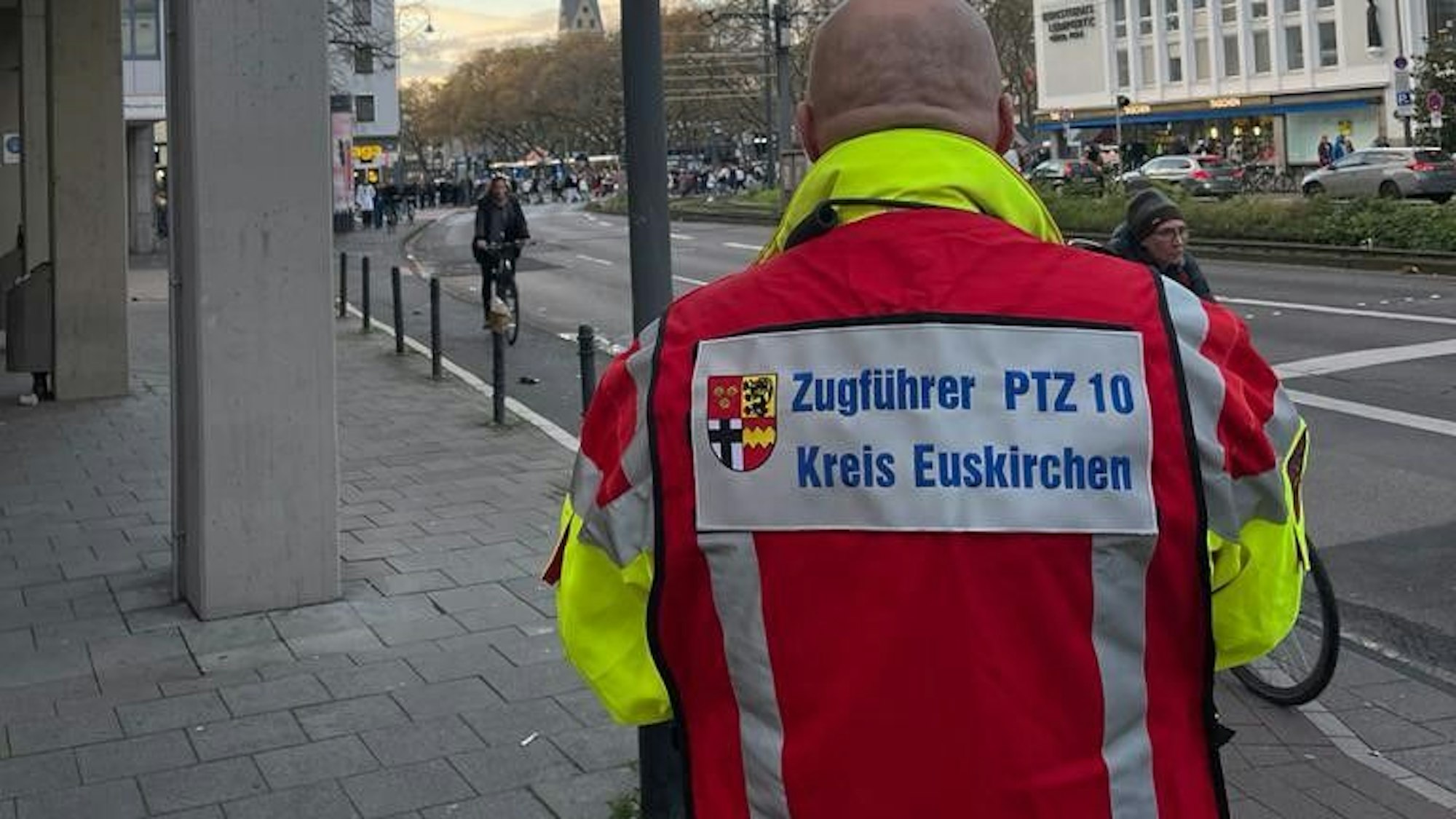 Das Bild zeigt Dirk Rosen als Zugführer beim Einsatz in Köln.