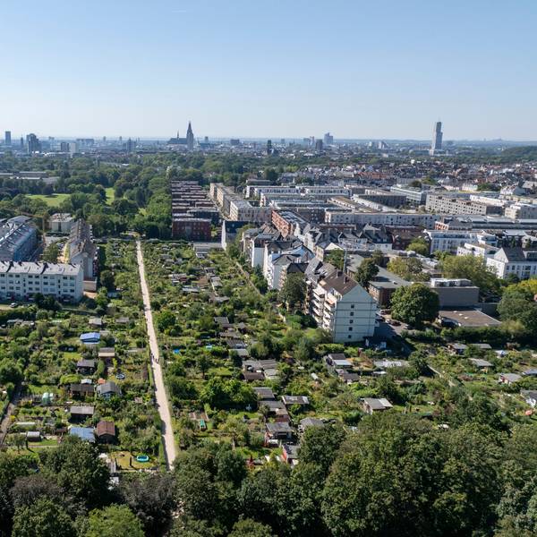 28.08.2024, Köln: Die Kleingartenanlage "Hoffnung e.V." liegt im Nordpark. Xantener Straße in Nippes. Wohnungen, Wohnungsmarkt, Mieten, Mietpreise, Immobilien in Köln. Foto: Uwe Weiser