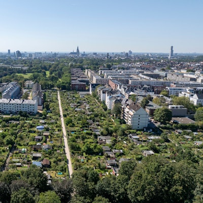 28.08.2024, Köln: Die Kleingartenanlage "Hoffnung e.V." liegt im Nordpark. Xantener Straße in Nippes. Wohnungen, Wohnungsmarkt, Mieten, Mietpreise, Immobilien in Köln. Foto: Uwe Weiser