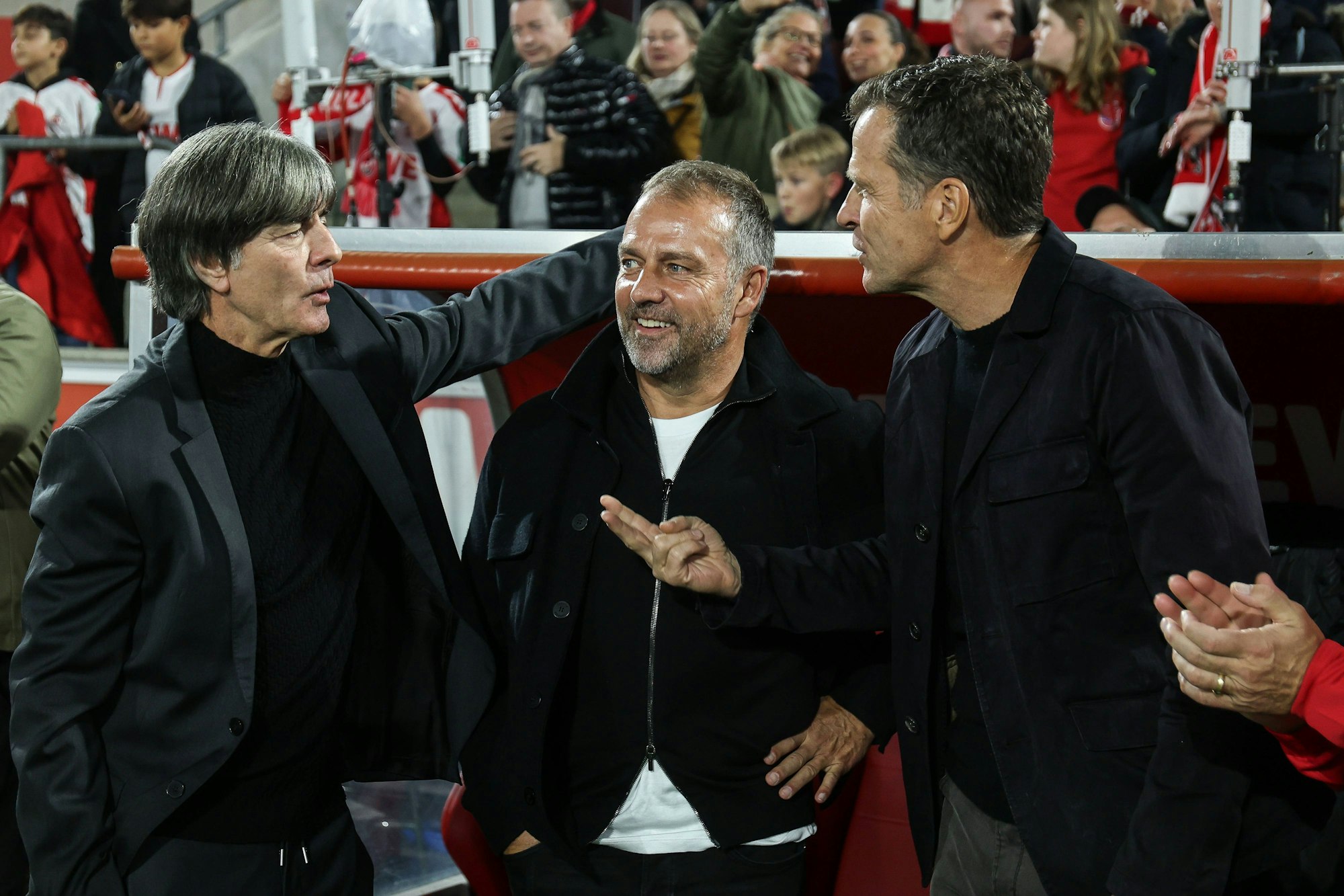Fussball, 2.Bundesliga Saison 2024/2025 Unsere 10 kehrt Heim - Danke Spiel Lukas Podolski Poldis Elf - 1.FC Köln 10.10.2024, RheinEnergieSTADION Joachim Löw, Hans Dieter Flick, Oliver Bierhoff Köln RheinEnergieSTADION Nordrhein-Westfahlen Deutschland *** Sport, Soccer, 2 Bundesliga Season 2024 2025 Our 10 returns home Thanks game Lukas Podolski Poldis Elf 1 FC Köln 10 10 2024, RheinEnergieSTADION Joachim Löw, Hans Dieter Flick, Oliver Bierhoff Köln RheinEnergieSTADIONTrainer Nordrhein Westfahlen Germany