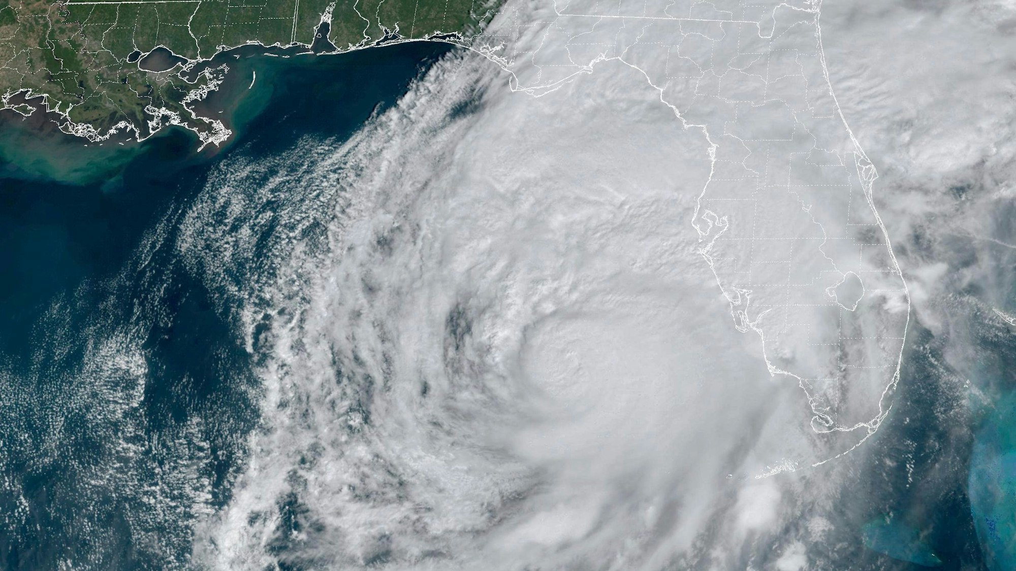 Dieses von der National Oceanic and Atmospheric Administration (NOAA) zur Verfügung gestellte GOES-16 GeoColor-Satellitenbild zeigt den Hurrikan „Milton“ im Golf von Mexiko vor der Küste Floridas.