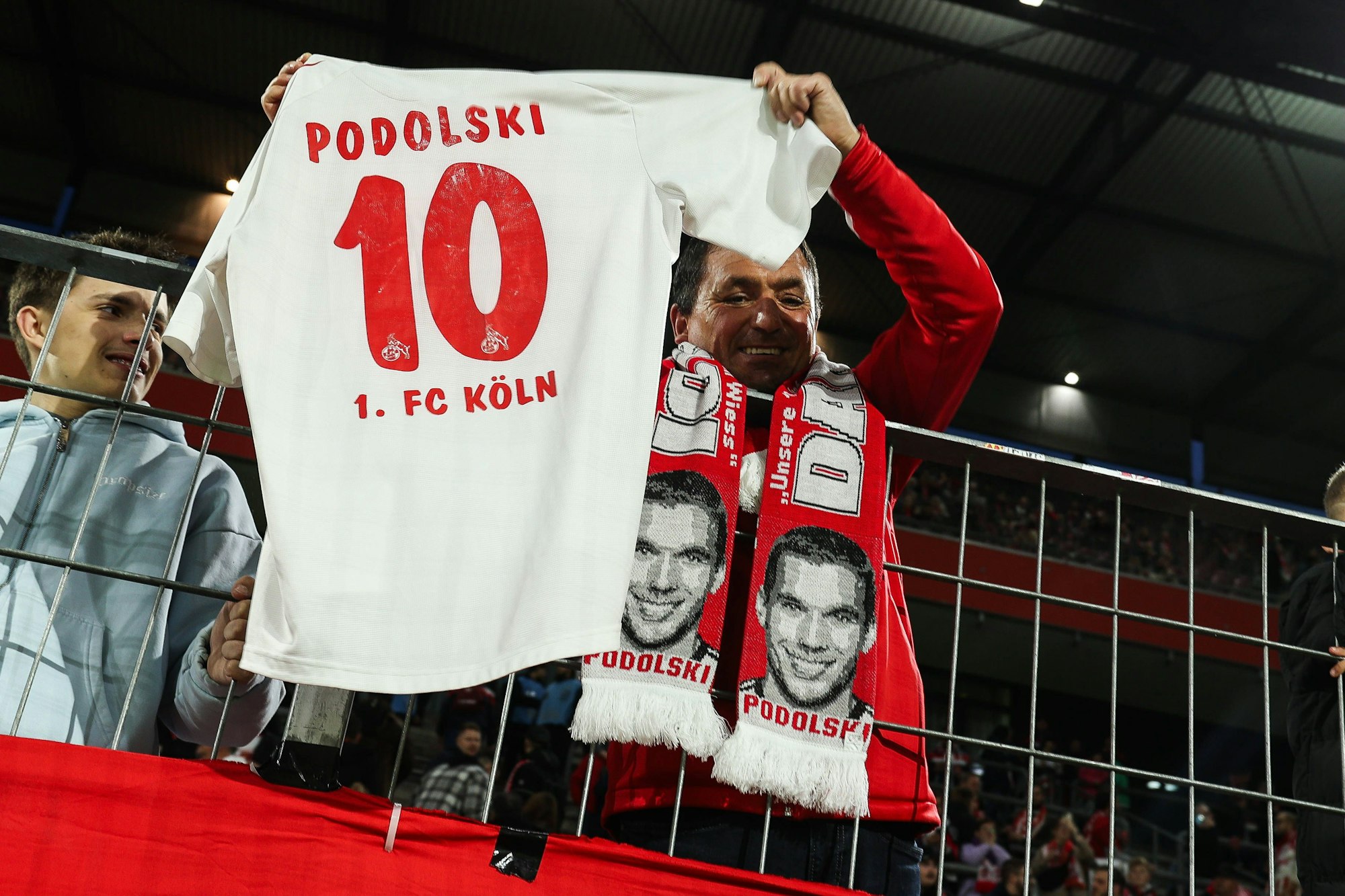 Fans von Lukas Podolski beim Abschiedsspiel in Köln.