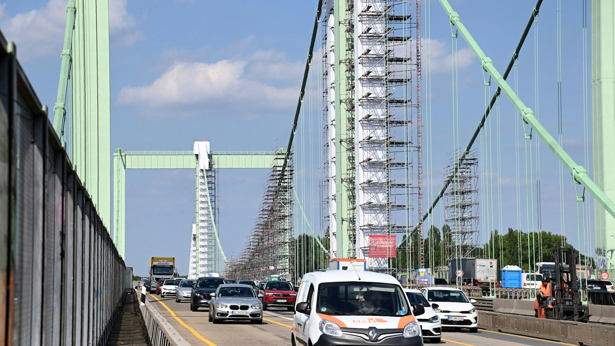 05.08 2024 Köln. Die Rodenkirchener Brücke. Foto: Alexander Schwaiger