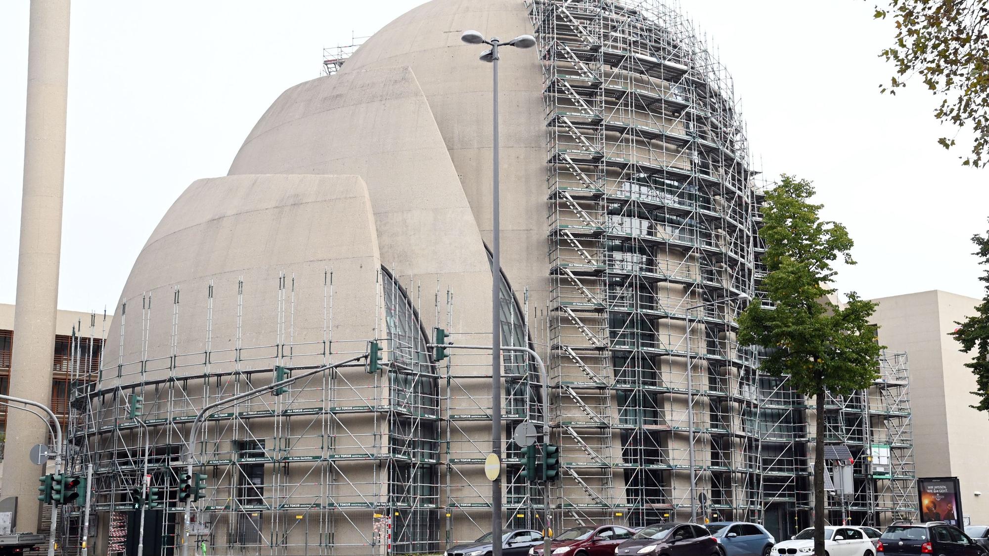Die eingerüstete Zentralmoschee der Ditib.