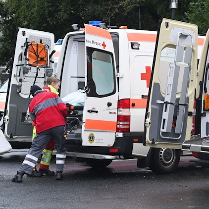 09.10.2024 Köln. Evakuierung Klinikum Merheim wegen Weltkriegsbombe. Foto: Alexander Schwaiger