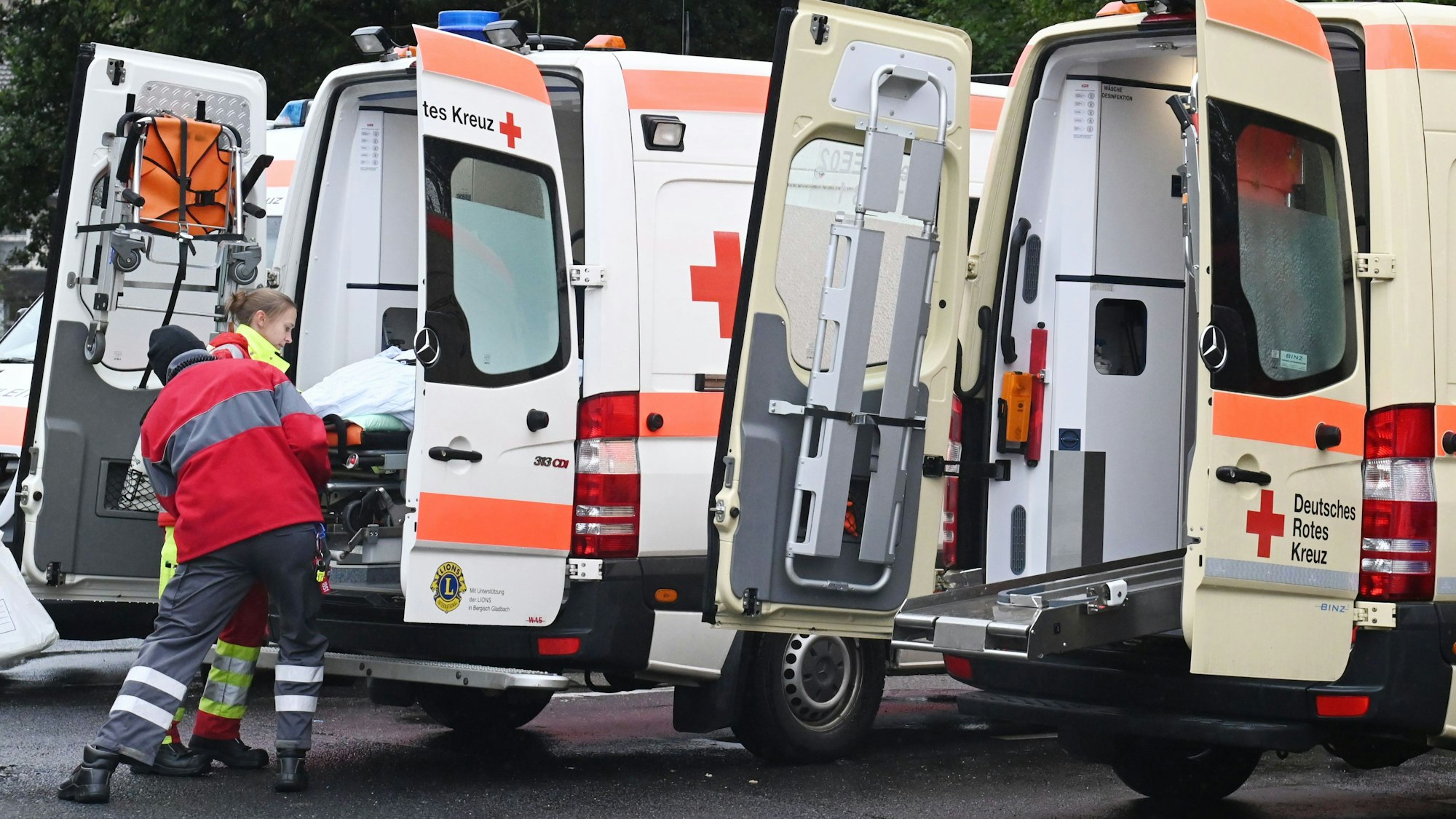 09.10.2024 Köln. Evakuierung Klinikum Merheim wegen Weltkriegsbombe. Foto: Alexander Schwaiger