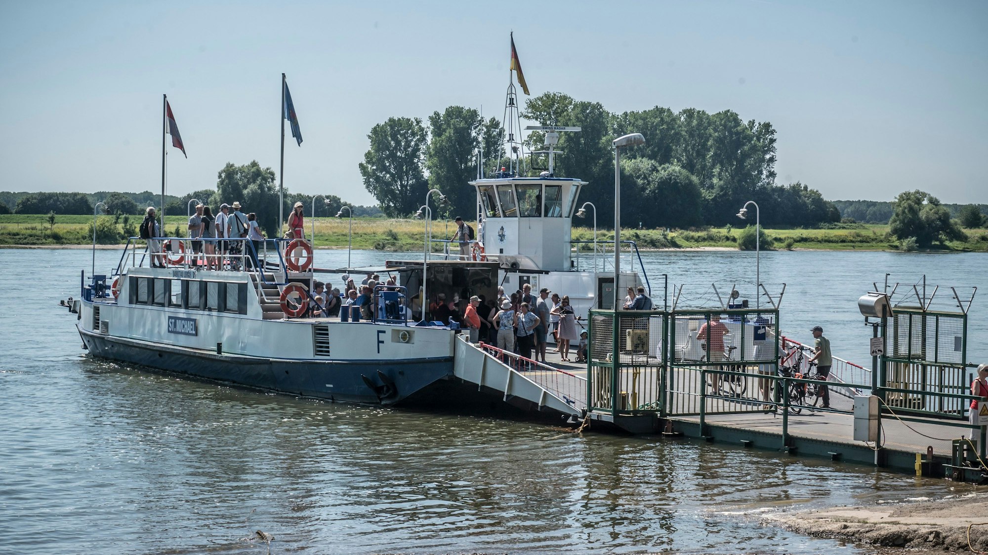 Die neue Hitdorfer Fähre „St. Michael“ wurde Ende Juli in Betrieb genommen.