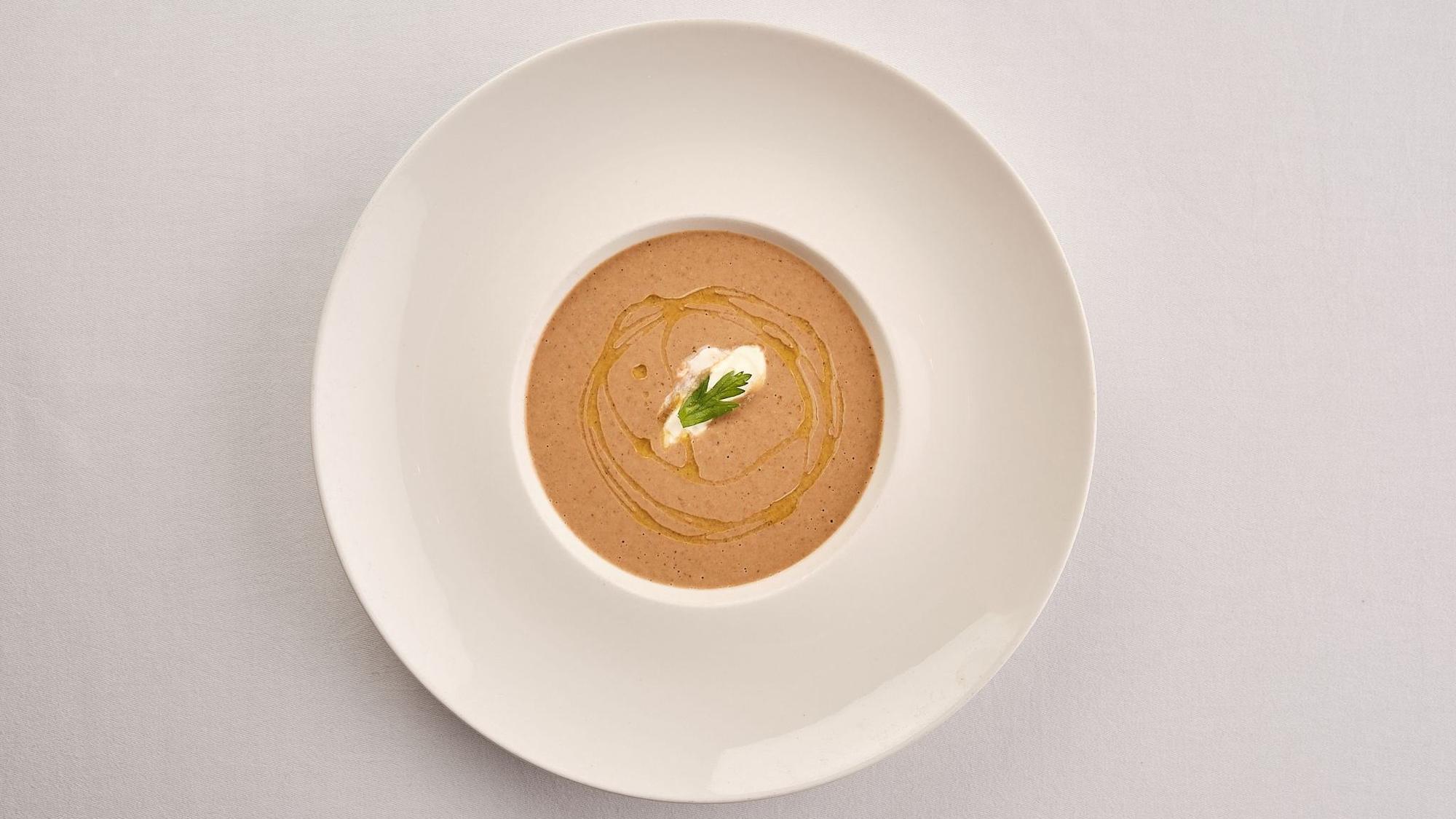 Die fertige Steinpilzcremesuppe