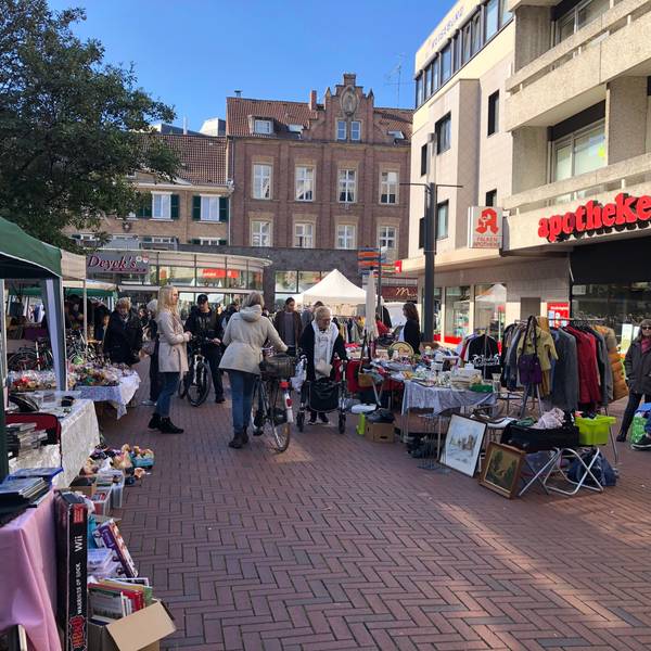 Herbstmarkt Opladen in der Opladener Fußgängerzone 2022 Leverkusen – Trödelmarkt Flohmarkt