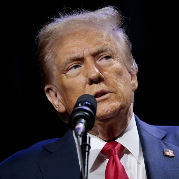 Donald Trump bei einer Kundgebung in Detroit. Der frühere US-Präsident liegt neusten Umfragen hinter Kamala Harris.