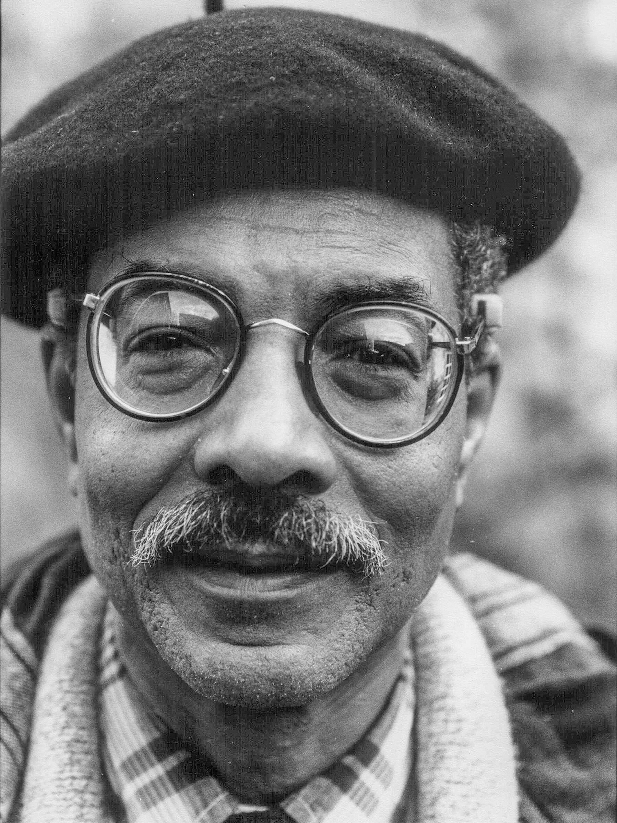 Benjamin Patterson schaut in die Kamera.