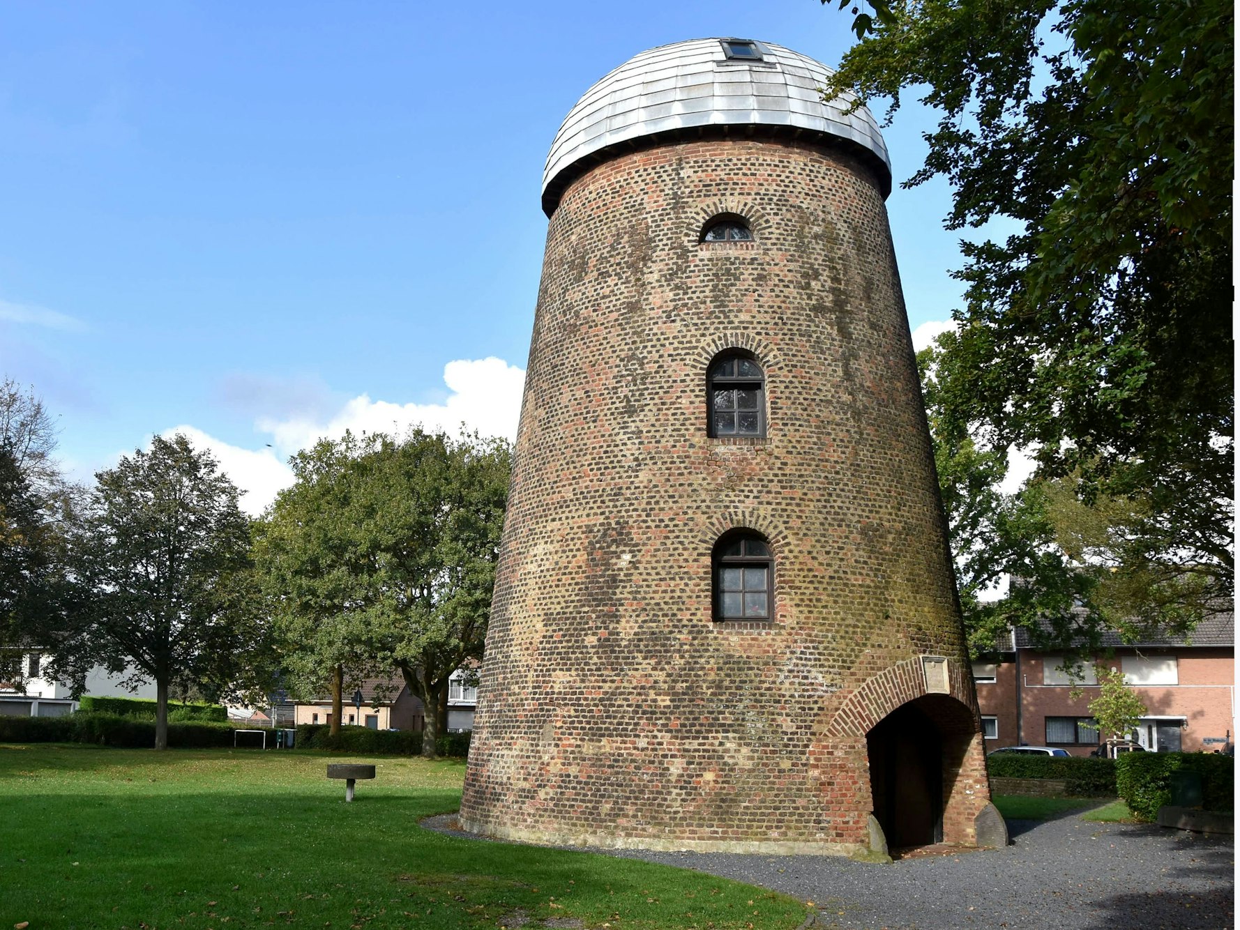 Das Bild zeigt einen Turm.