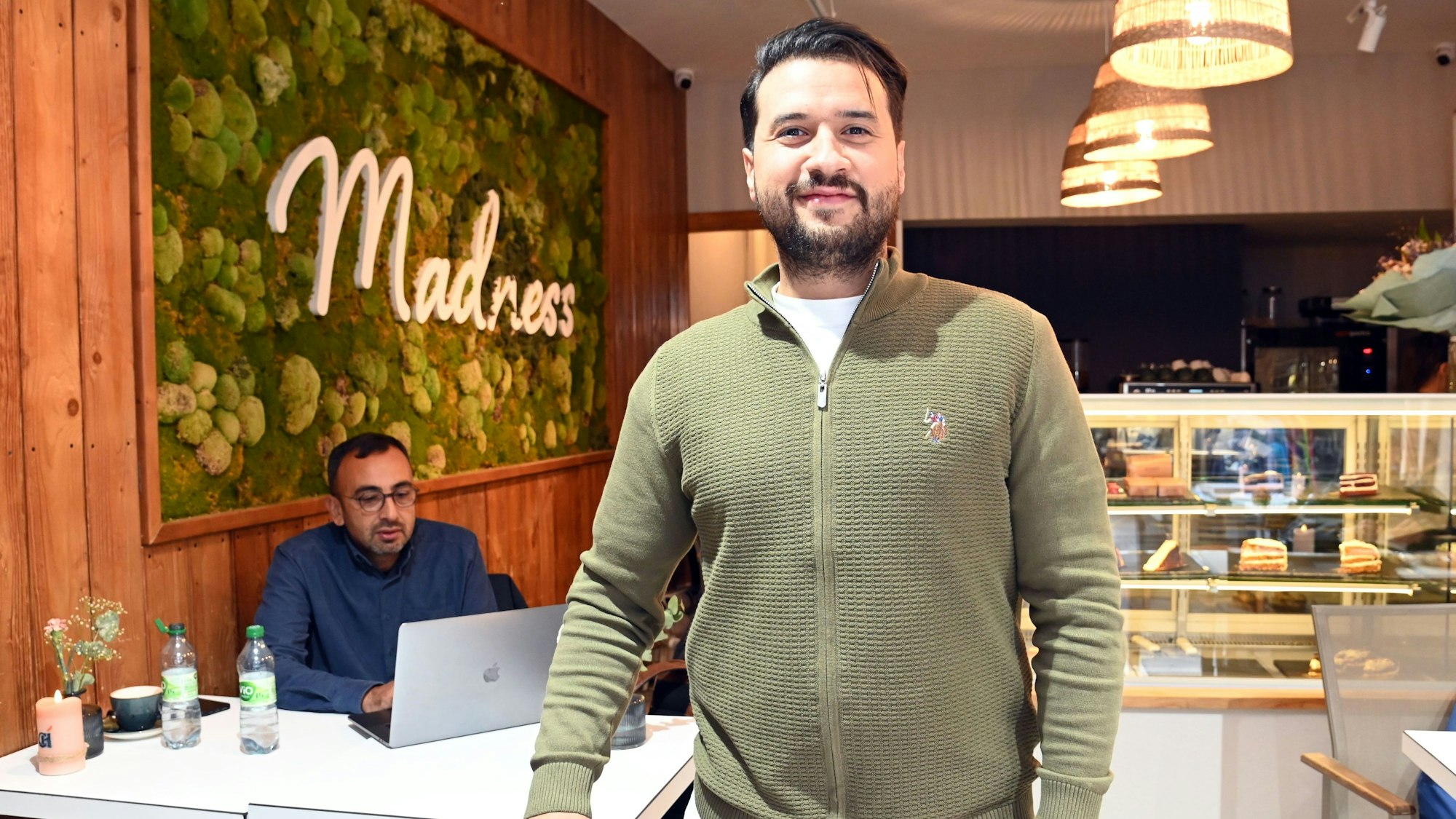 Betreiber Emre Celik im neuen Chicolata in der City