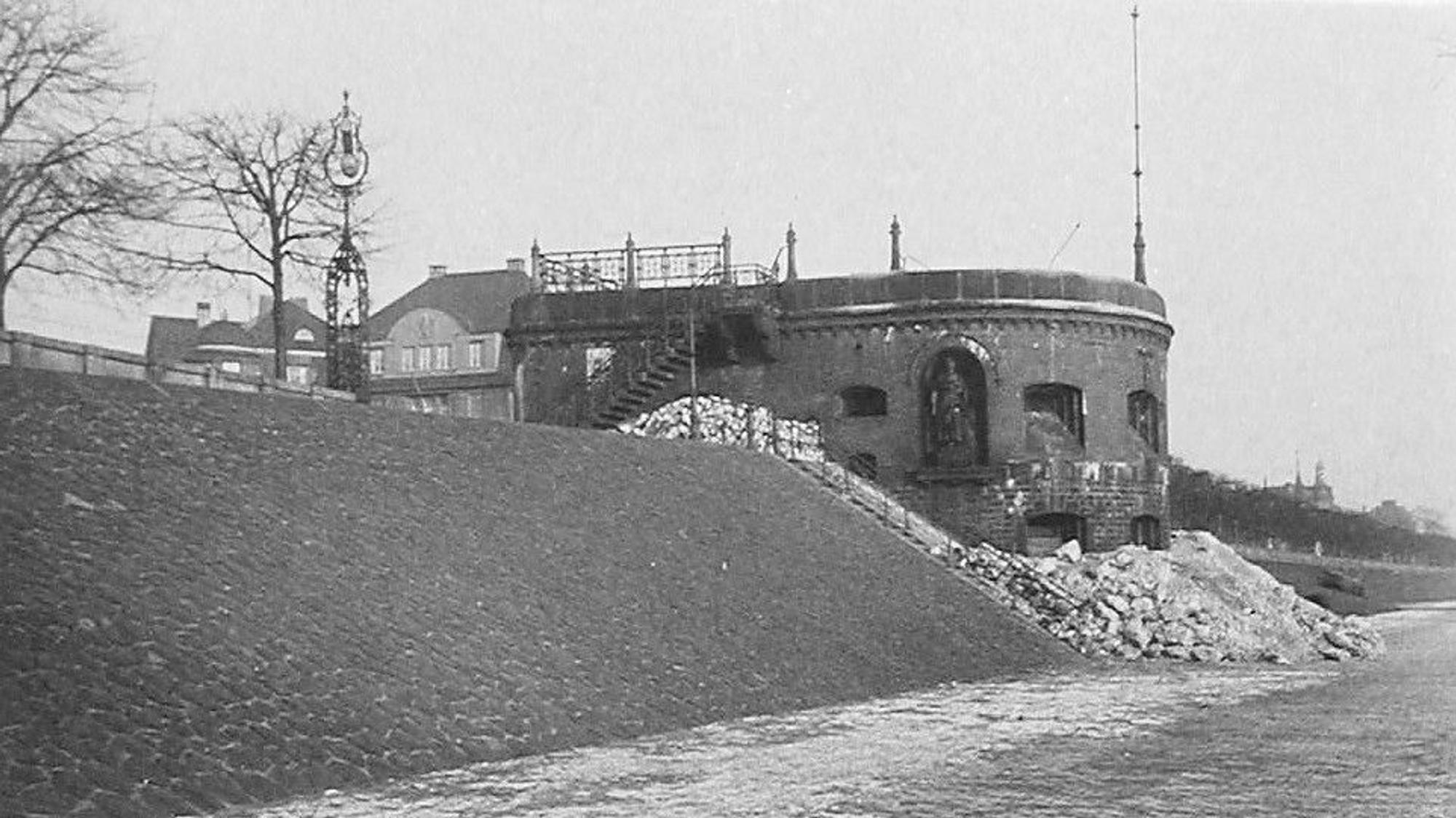 Zu sehen sind Reste der preußischen Kaponniere, ca. 1922.