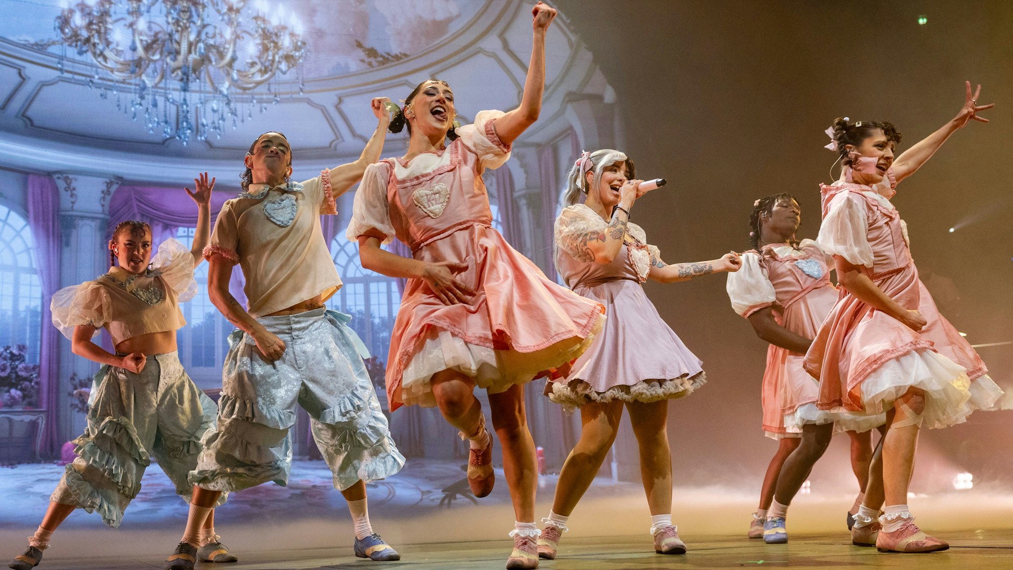 10.10.2024, Köln: Konzert von Melanie Martinez in der Lanxess-Arena.