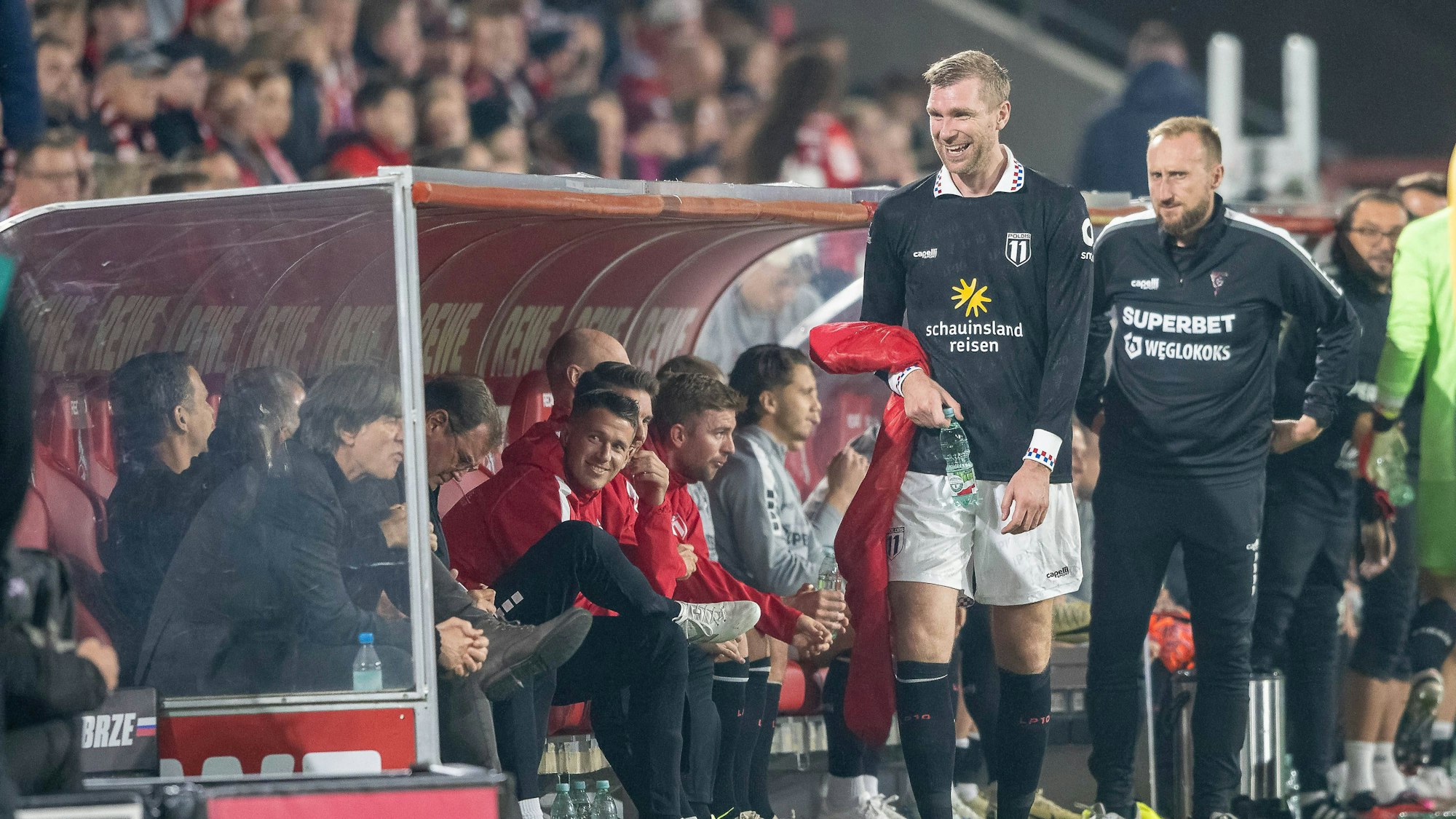 Gab sich beim Podolski-Abschied in Köln gut gelaunt und gut in Form: Per Mertesacker.