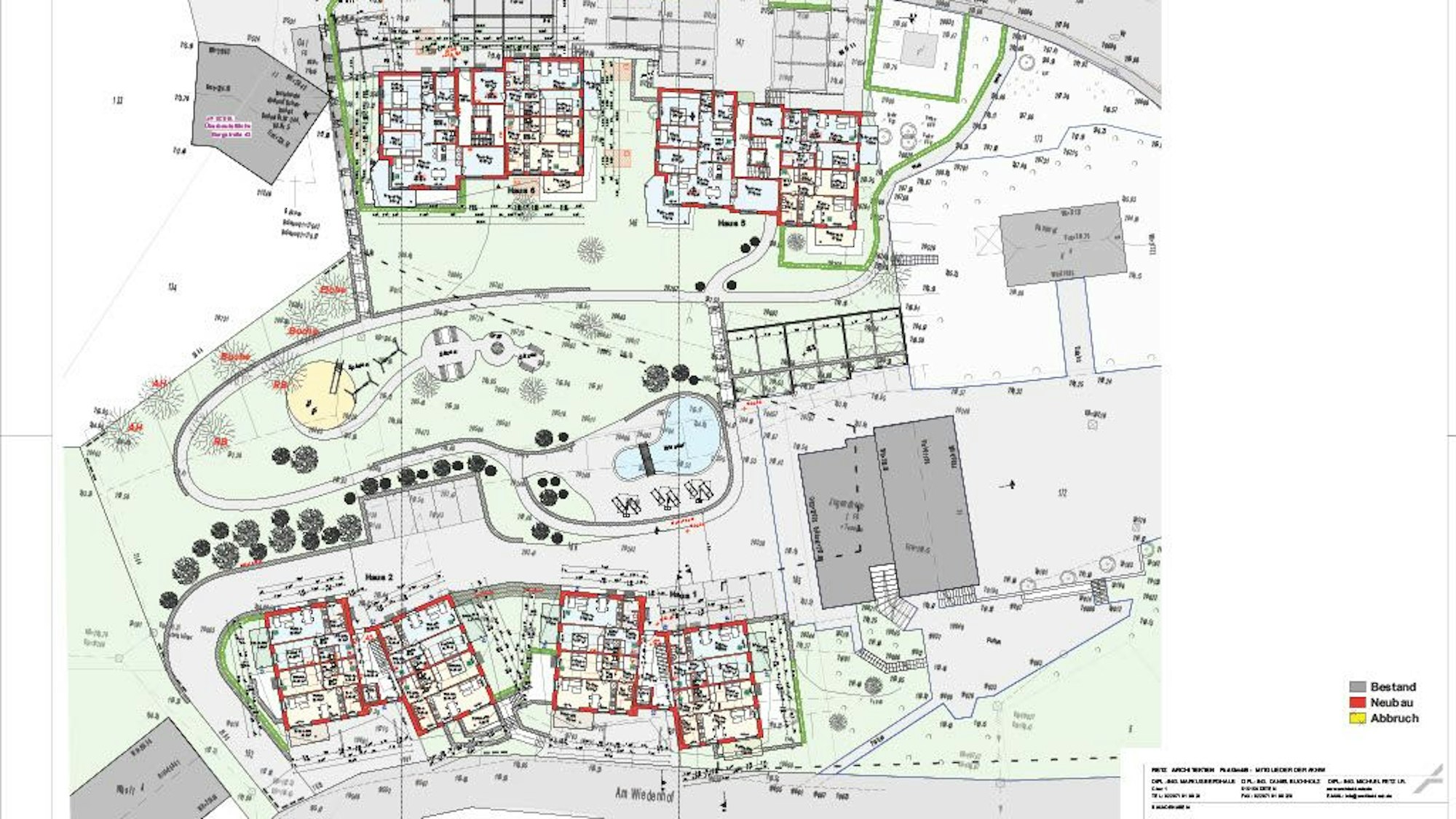 Ein Architektenplan zeigt den Aufriss von vier Mehrfamilienhäusern. Dazwischen eine Grünfläche.
