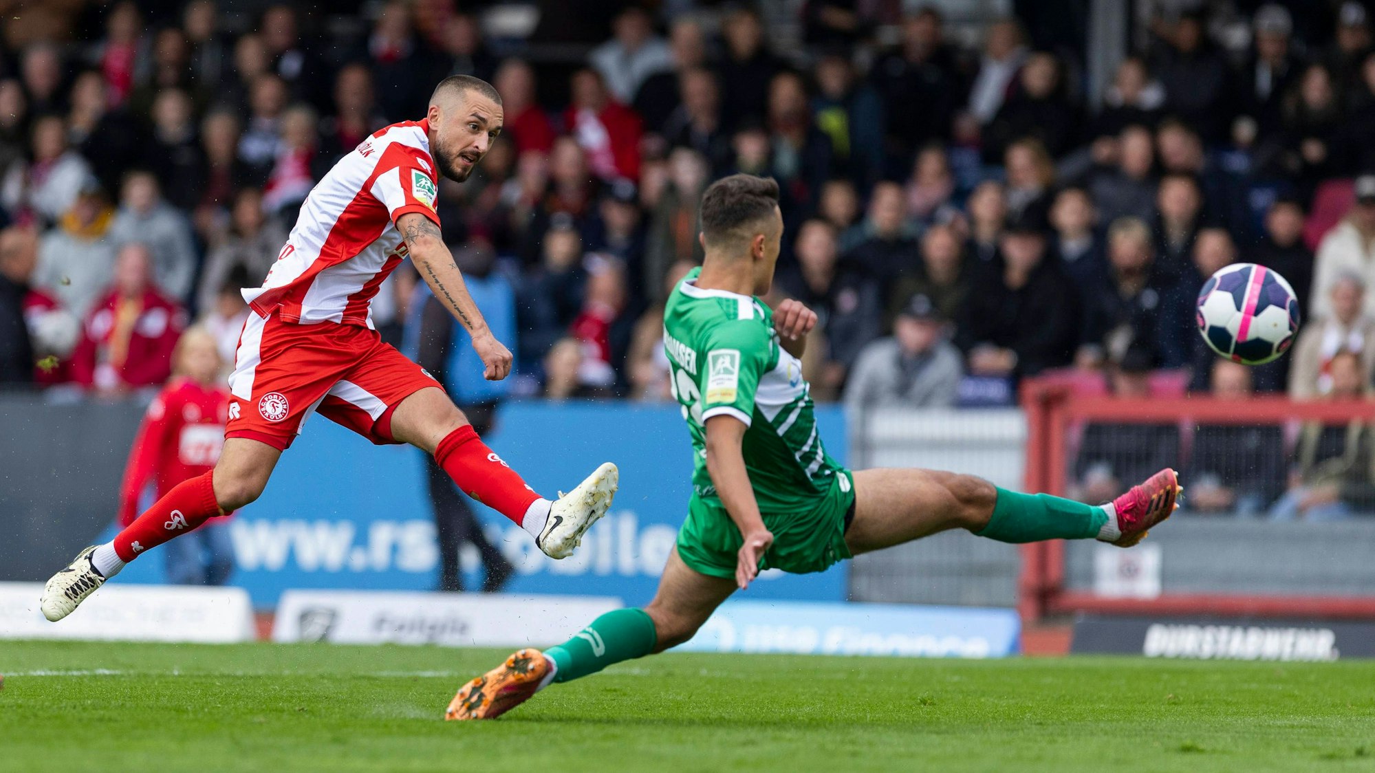 RECORD DATE NOT STATED Regionalliga West Fortuna Köln - Rot-Weiß Oberhausen, 12.10.2024 Stipe Batarilo Fortuna Köln, 8 erzielt das Tor zum 1:0. Regionalliga West, Fortuna Köln - Rot-Weiß Oberhausen, 11. Spieltag, am 12.10.2024, Südstadion, Köln *** Regionalliga West Fortuna Köln Rot Weiß Oberhausen, 12 10 2024 Stipe Batarilo Fortuna Köln, 8 scores the goal for 1 0 Regionalliga West, Fortuna Köln Rot Weiß Oberhausen, matchday 11, on 12 10 2024, Südstadion, Cologne Copyright: xBEAUTIFULxSPORTS/Meuselx