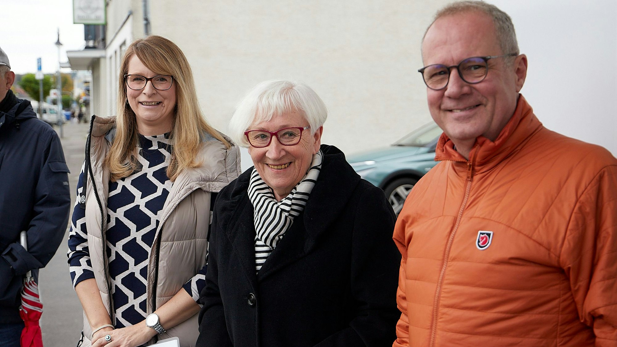 Das Bild zeigt die drei Initiatoren der Stolpersteinverlegung in Mechernich.