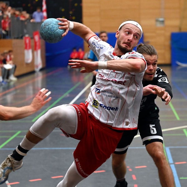 27.09.2024, Handball-Longericher SC Köln - TuS Opladen
Jonas Kämper (Longerich)
rechts: Maurice Meurer (Opl)
Foto: Uli Herhaus