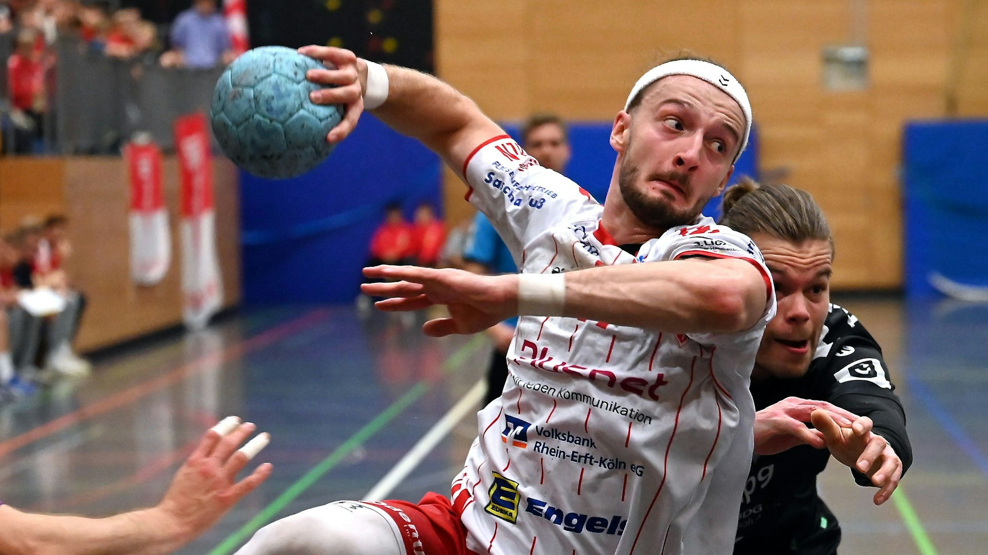27.09.2024, Handball-Longericher SC Köln - TuS Opladen
Jonas Kämper (Longerich)
rechts: Maurice Meurer (Opl)
Foto: Uli Herhaus