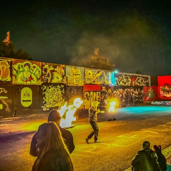 Am Freitag, 10. Oktober, von 18 bis 0 Uhr haben private Ateliers, Museen und Theater geöffnet, aber auch an dafür ungewöhnlichen Stellen im Stadtgebiet sind an diesem langen Abend Kunstwerke zu bestaunen.