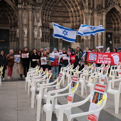 Stühle auf dem Roncalliplatz