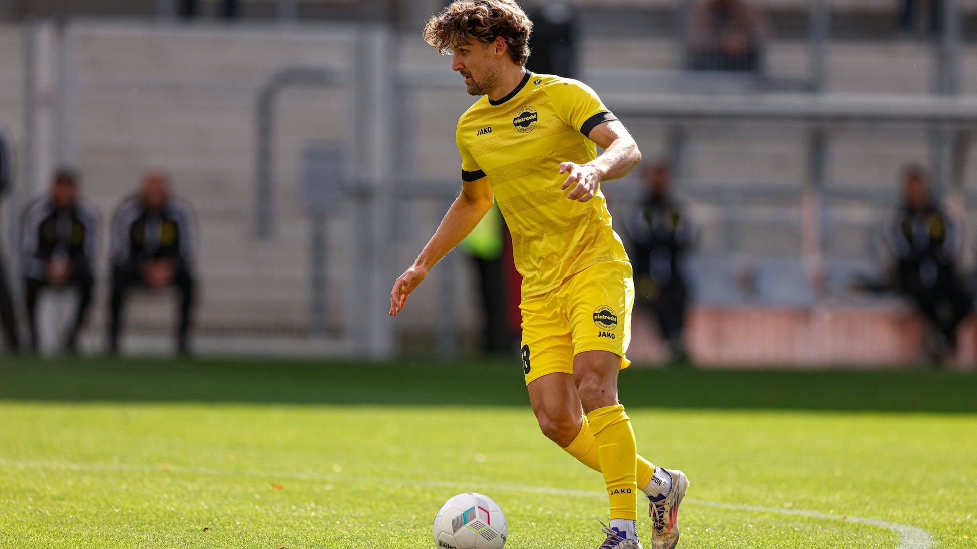 Fußballer Enzo Wirtz in einer Spielsituation.