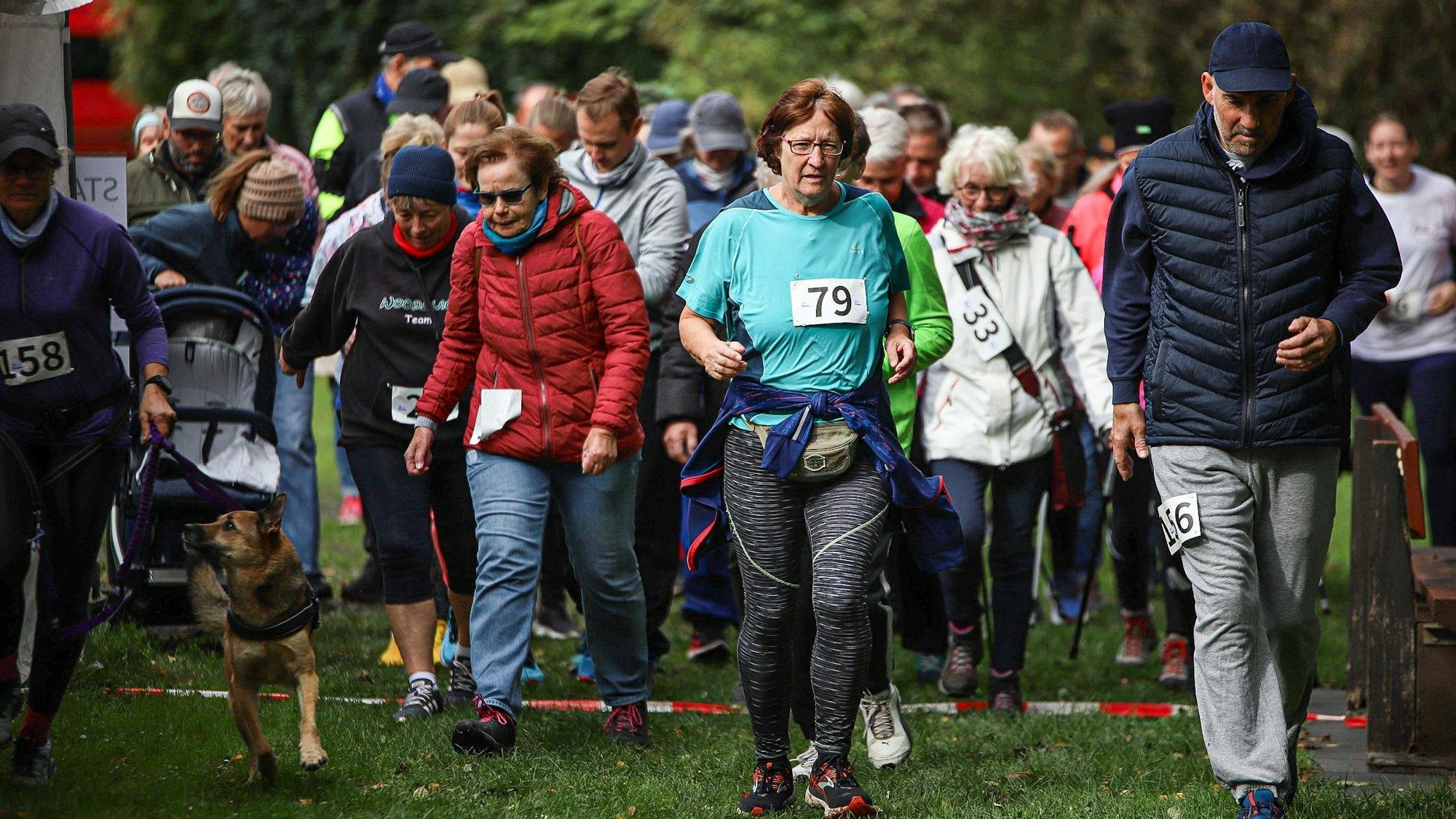 13 Uhr der Startschuss: 60 Teilnehmer laufen für den guten Zweck.