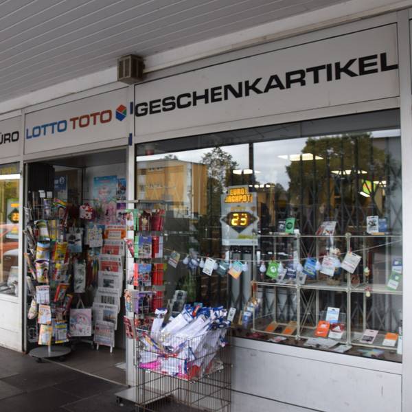Die letzte Postbank-Filiale in Köln-Stammheim schließt. Sie war im Kiosk „Lotto Bell“, der von Michael Bell geführt wird.
