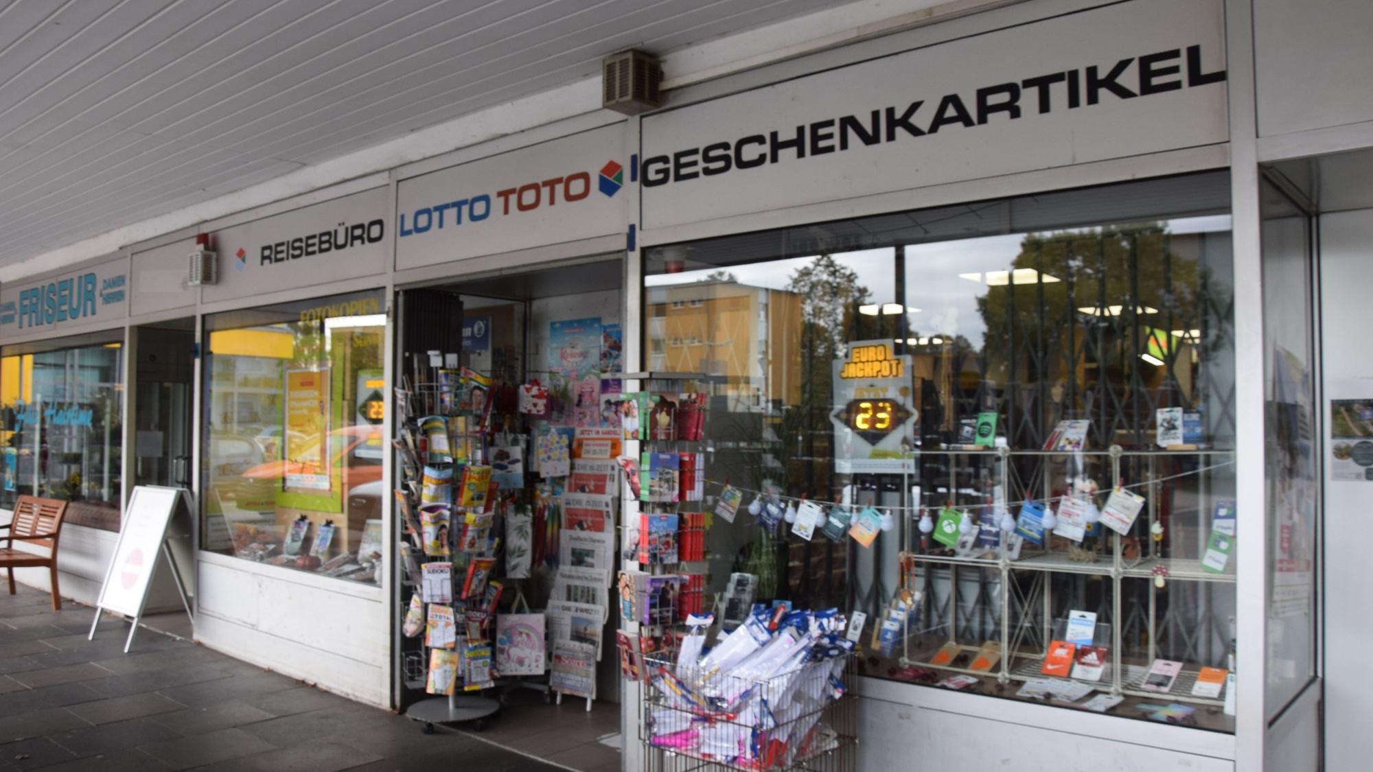 Die letzte Postbank-Filiale in Köln-Stammheim schließt. Sie war im Kiosk „Lotto Bell“, der von Michael Bell geführt wird.