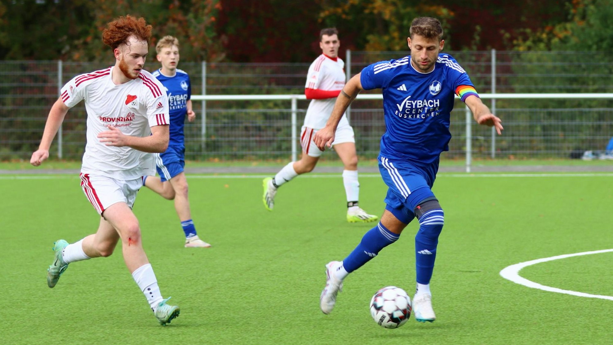 Das Bild zeigt den Kapitän des SSV Weilerswist während eines Spiels.