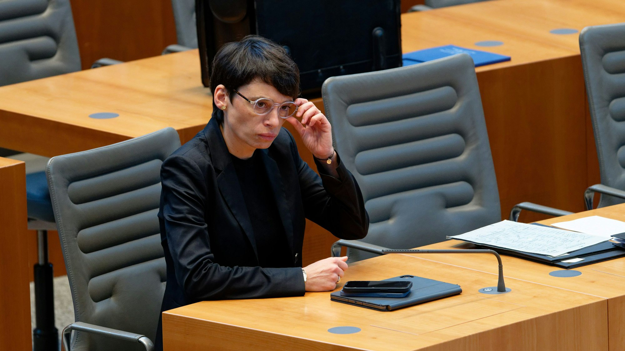 Josefine Paul (Grüne), Ministerin für Kinder, Jugend, Familie, Gleichstellung, Flucht und Integration des Landes Nordrhein-Westfalen, steht nach dem Anschlag von Solingen unter Druck.