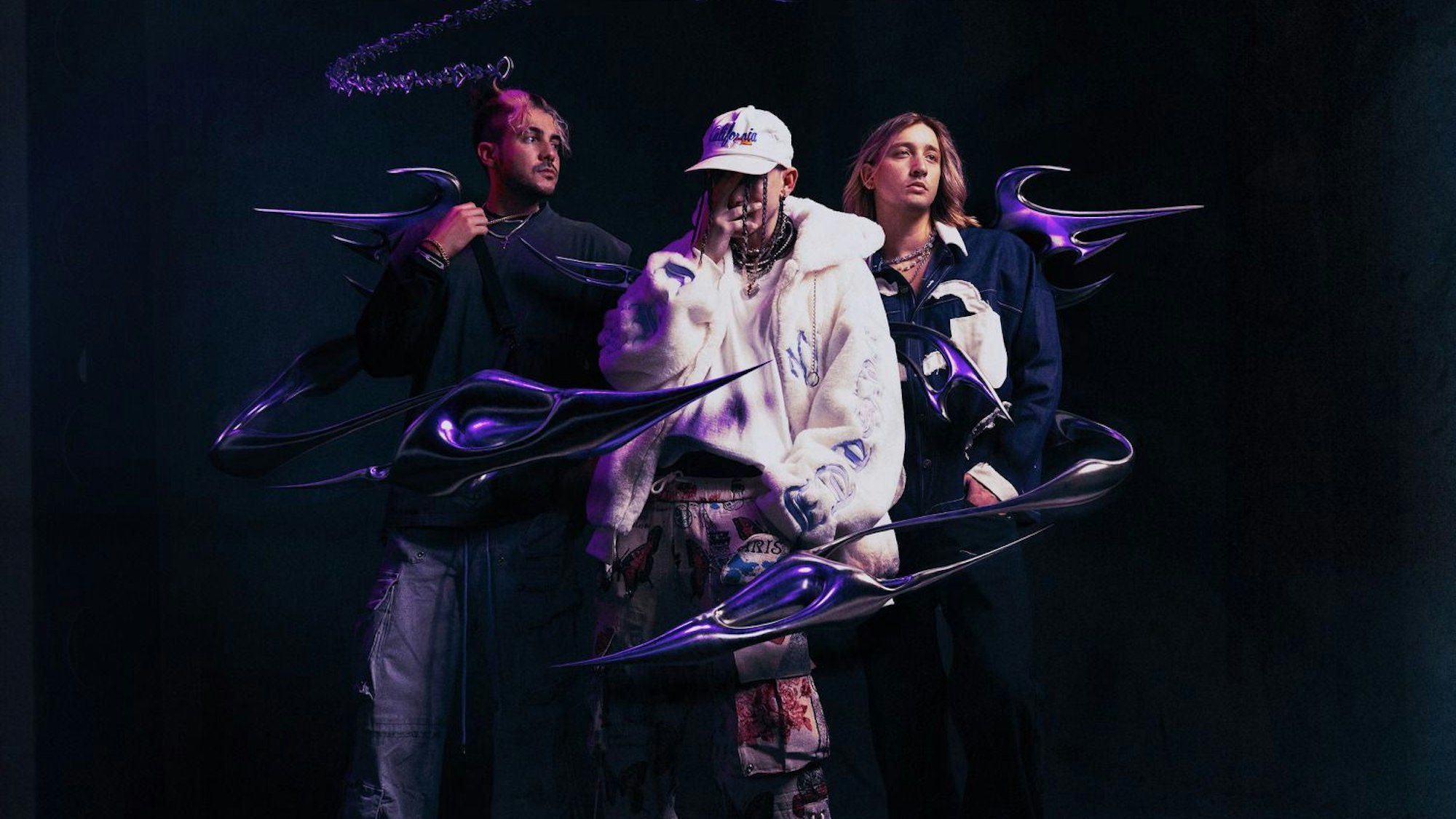 Das Bild zeigt die drei Mitglieder der Band Chase Atlantic