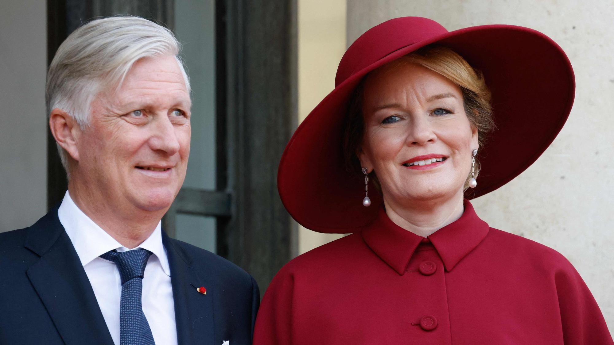 König Philippe und Königin Mathilde posieren für die Fotografen.