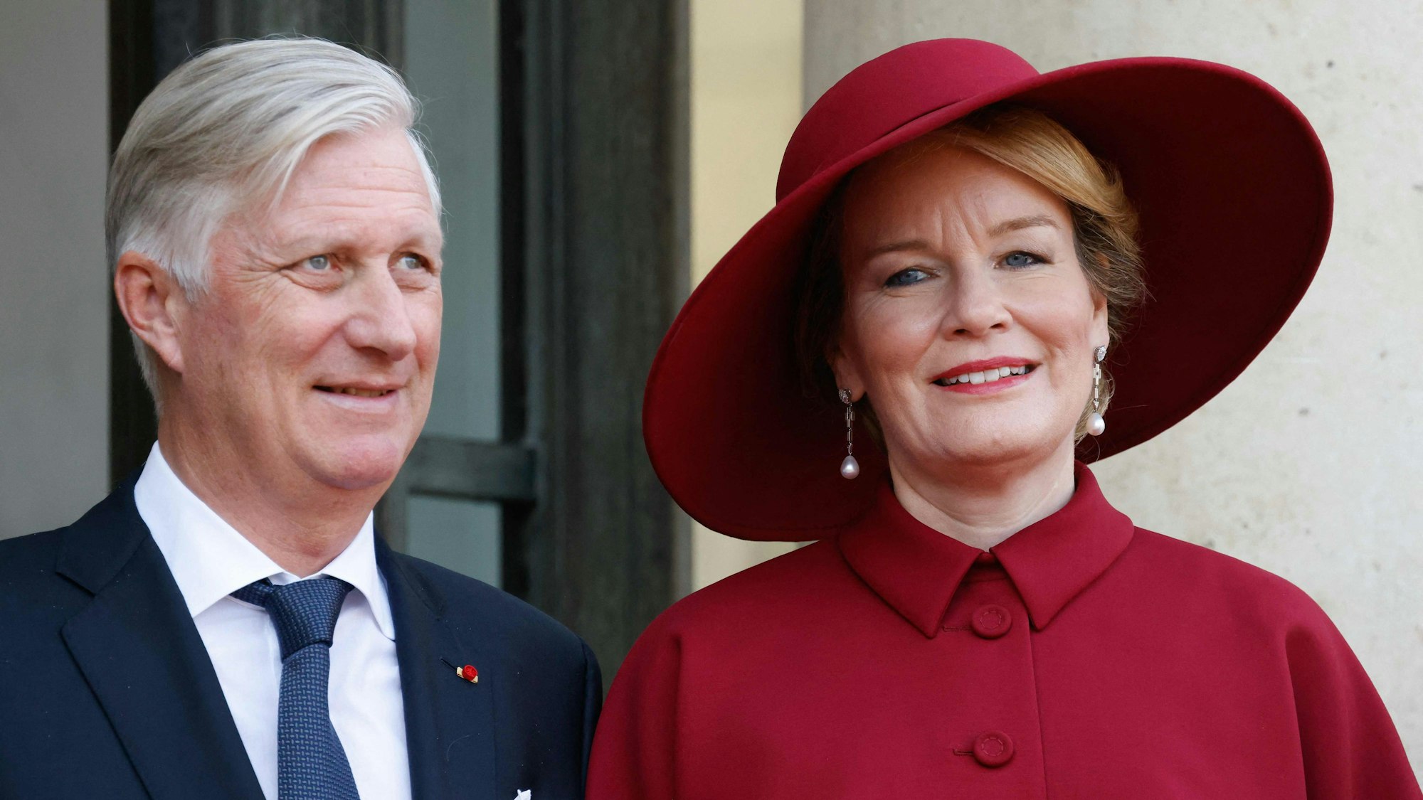 König Philippe und Königin Mathilde posieren für die Fotografen.