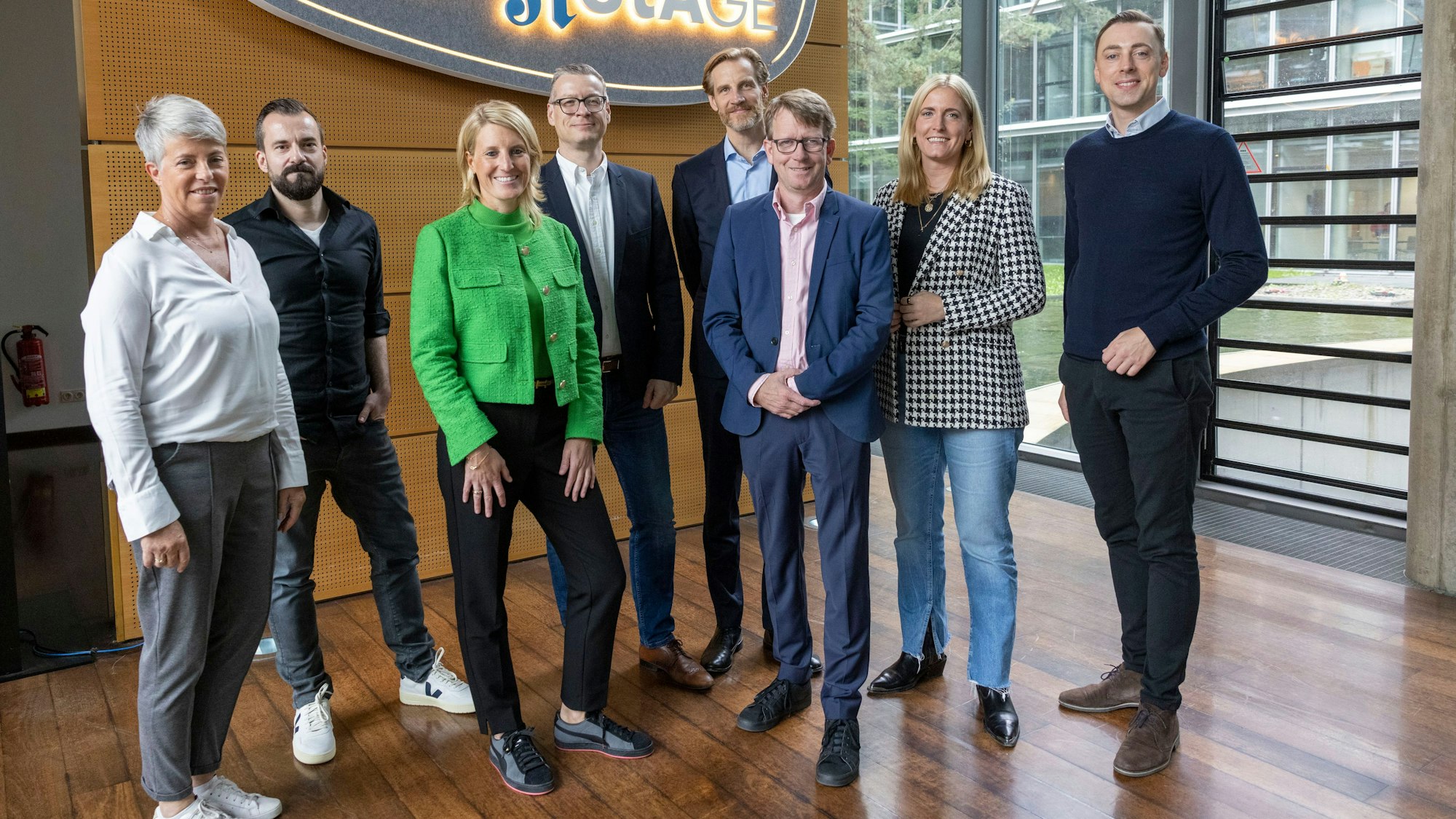 Diese Jury entscheidet über die Preisträger der Wirtschaftsnacht Rheinland 2024 (v.l.) Gudrun Reichl (KStA), Oliver Siegert (KStA), Nina Luig (Köln-Düsseldorfer), Dirk Wasmuth (Arbeitgeber Köln), Stefan Ortolf (Sparkasse Köln-Bonn), Thorsten Breitkopf (Wirtschaftschef KStA), Marie-Christine Frank (Drei Brueder Kommunikation) und Steffen Eggebrecht (Köln Business).